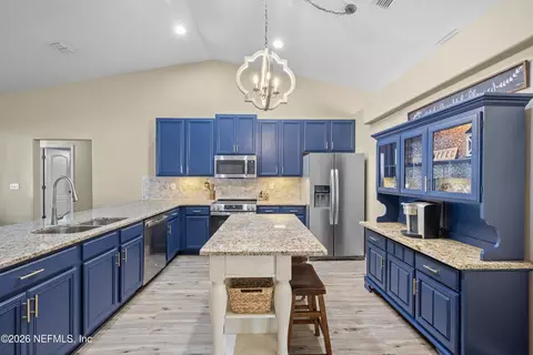 Kitchen - 650 Wakeview Dr, Orange Park, FL 32065 photo 4 of 9