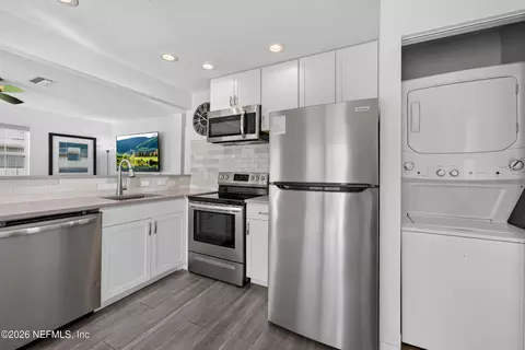 Kitchen - 9 Tarpon Dr, Saint Augustine, FL 32080 photo 2 of 2