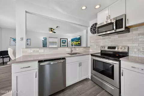 Kitchen - 9 Tarpon Dr, Saint Augustine, FL 32080 photo 1 of 2