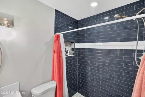 Bath - 359 SE 4th Ave, Melrose, FL 32666 photo 1 of 5
