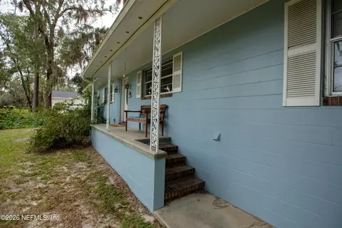 Exterior - 359 SE 4th Ave, Melrose, FL 32666 photo 9 of 10