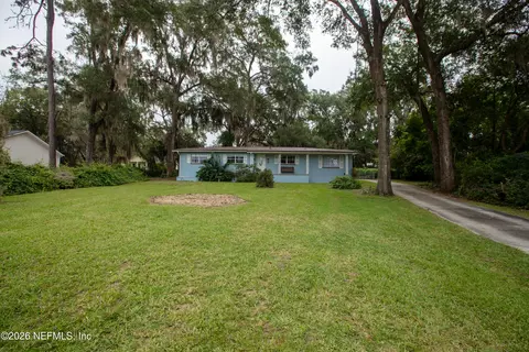 Exterior - 359 SE 4th Ave, Melrose, FL 32666 photo 2 of 10