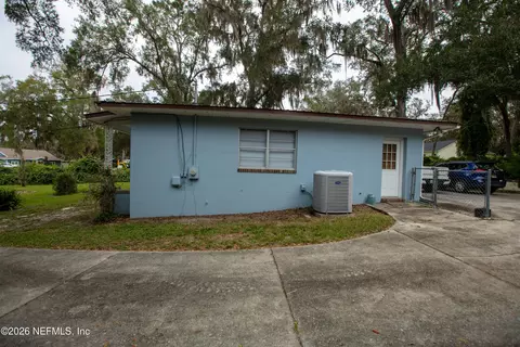 Exterior - 359 SE 4th Ave, Melrose, FL 32666 photo 4 of 10