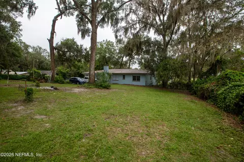 Exterior - 359 SE 4th Ave, Melrose, FL 32666 photo 7 of 10