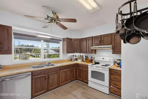 Kitchen - 359 SE 4th Ave, Melrose, FL 32666 photo 1 of 7