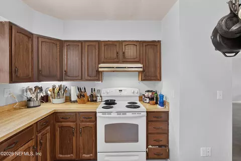 Kitchen - 359 SE 4th Ave, Melrose, FL 32666 photo 4 of 7