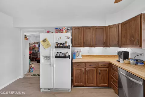 Kitchen - 359 SE 4th Ave, Melrose, FL 32666 photo 5 of 7