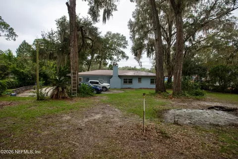 Exterior - 359 SE 4th Ave, Melrose, FL 32666 photo 6 of 10