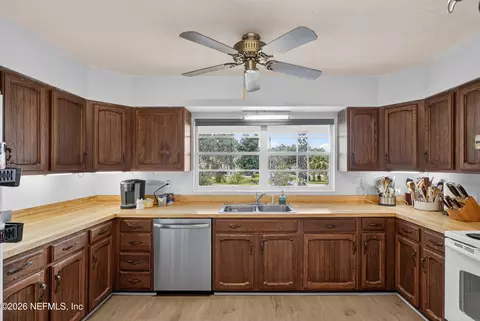 Kitchen - 359 SE 4th Ave, Melrose, FL 32666 photo 2 of 7