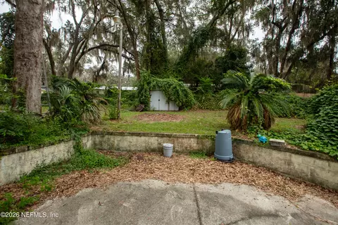 Exterior - 359 SE 4th Ave, Melrose, FL 32666 photo 5 of 10