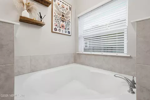 Bath - 472 Hutchinson Ln, Saint Augustine, FL 32095 photo 4 of 5