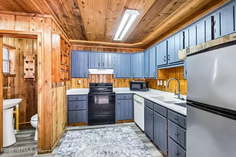 Kitchen - 2900 Joe Ashton Rd, Saint Augustine, FL 32092 photo 11 of 12