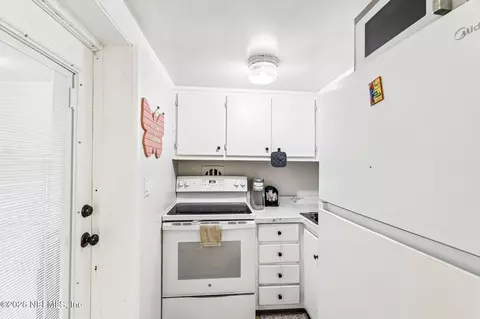 Kitchen - 2900 Joe Ashton Rd, Saint Augustine, FL 32092 photo 8 of 12