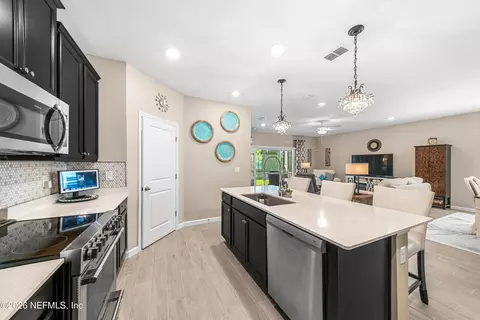 Kitchen - 75335 Hideaway Ct, Yulee, FL 32097 photo 4 of 6