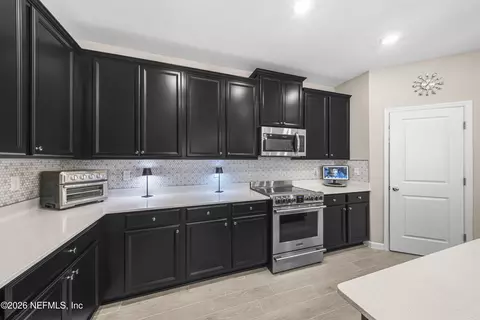 Kitchen - 75335 Hideaway Ct, Yulee, FL 32097 photo 5 of 6