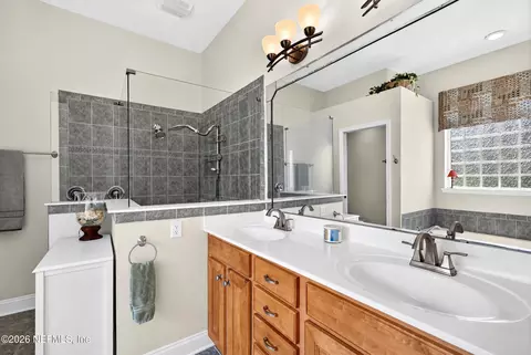 Bath - 620 Battersea Dr, Saint Augustine, FL 32095 photo 2 of 5