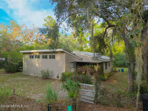 112 Pennsylvania Ave, Satsuma, FL 32189