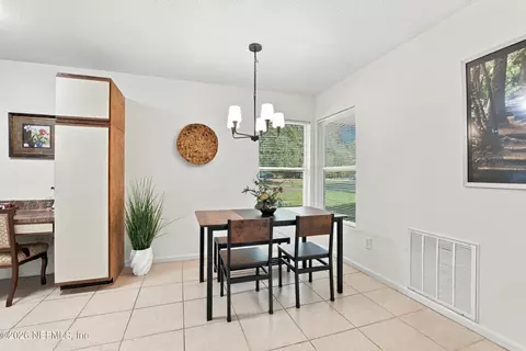 Dining - 85318 Blackmon Rd, Yulee, FL 32097 photo 1 of 1