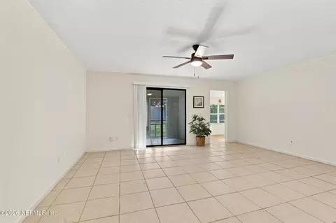 Living - 85318 Blackmon Rd, Yulee, FL 32097 photo 2 of 5
