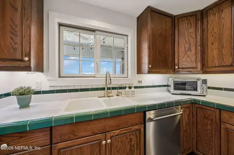 Kitchen - 16073 Shellcracker Rd, Jacksonville, FL 32226 photo 4 of 5