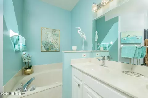Bath - 945 Ridgewood Ln, Saint Augustine, FL 32086 photo 2 of 7