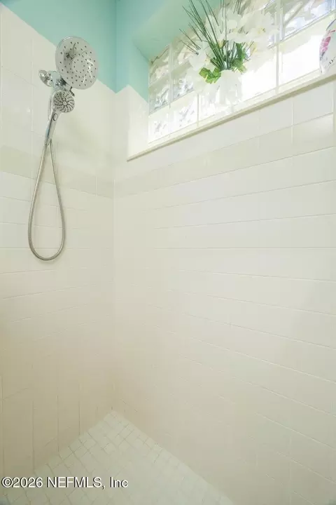 Bath - 945 Ridgewood Ln, Saint Augustine, FL 32086 photo 5 of 7