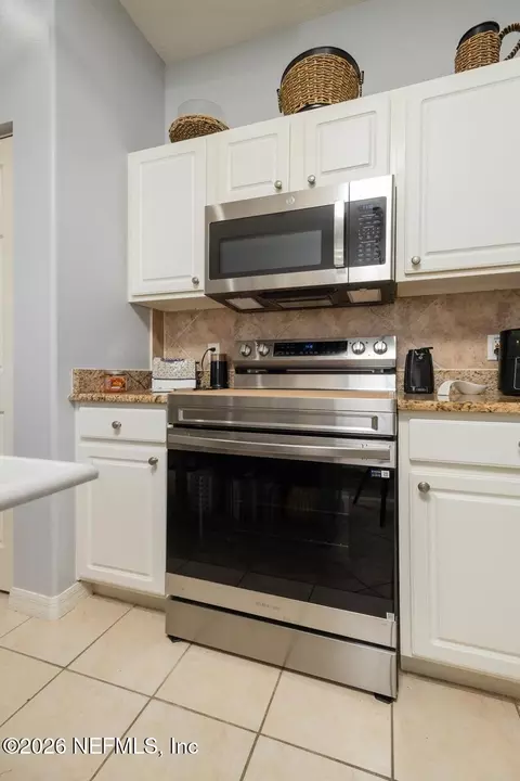 Kitchen - 945 Ridgewood Ln, Saint Augustine, FL 32086 photo 5 of 9