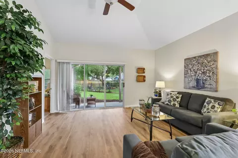 Living - 2418 Old Pine Trl, Fleming Island, FL 32003 photo 2 of 4