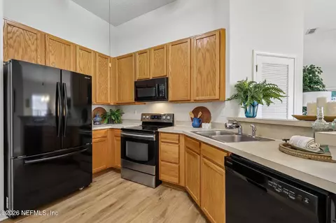 Kitchen - 2418 Old Pine Trl, Fleming Island, FL 32003 photo 2 of 5