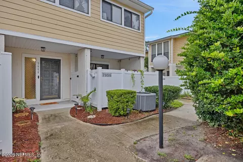 7956 Los Robles Ct #7956, Jacksonville, FL 32256