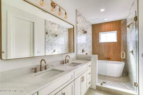 Bath - 9 Sebastian Ave #B, Saint Augustine, FL 32084 photo 2 of 7