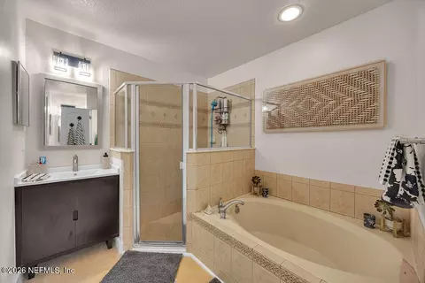 Bath - 805 W American Eagle Dr, Saint Augustine, FL 32092 photo 2 of 7
