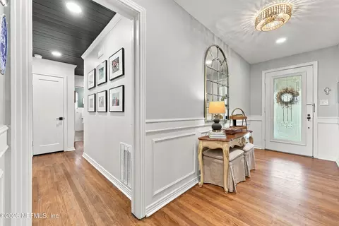 Entry Way - 1244 Glengarry Rd, Jacksonville, FL 32207 photo 2 of 3