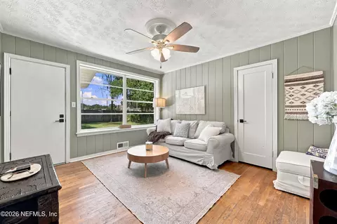 Living - 1244 Glengarry Rd, Jacksonville, FL 32207 photo 4 of 4