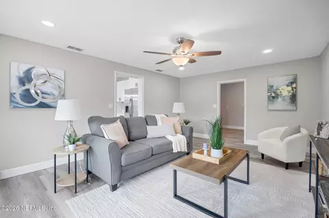 Living - 907 Crest Dr E, Jacksonville, FL 32221 photo 3 of 4
