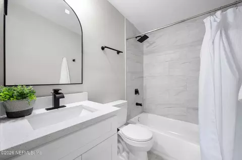 Bath - 907 Crest Dr E, Jacksonville, FL 32221 photo 3 of 3
