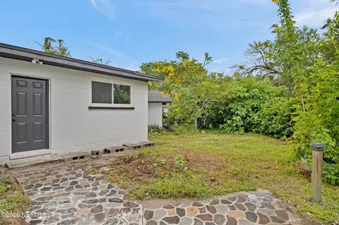 Exterior - 907 Crest Dr E, Jacksonville, FL 32221 photo 2 of 5