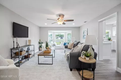 Living - 907 Crest Dr E, Jacksonville, FL 32221 photo 4 of 4