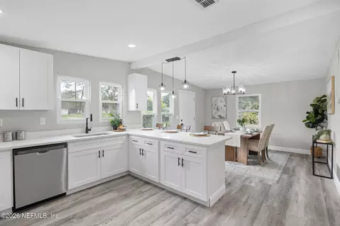 Kitchen - 907 Crest Dr E, Jacksonville, FL 32221 photo 4 of 6