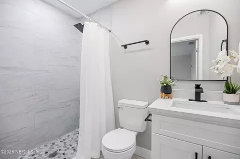 Bath - 907 Crest Dr E, Jacksonville, FL 32221 photo 1 of 3