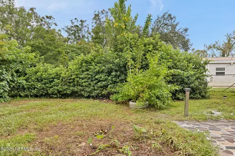 Exterior - 907 Crest Dr E, Jacksonville, FL 32221 photo 1 of 5