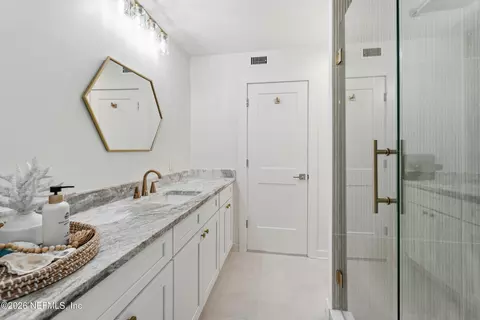 Bath - 890 Beach Ave, Atlantic Beach, FL 32233 photo 10 of 11