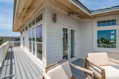 Exterior - 890 Beach Ave, Atlantic Beach, FL 32233 photo 4 of 8