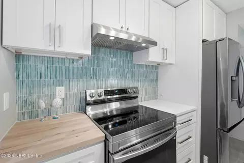 Kitchen - 890 Beach Ave, Atlantic Beach, FL 32233 photo 13 of 14