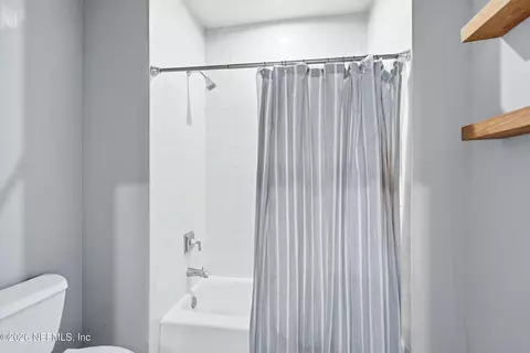 Bath - 890 Beach Ave, Atlantic Beach, FL 32233 photo 7 of 11