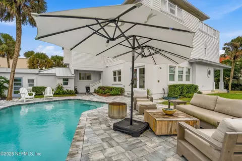 Exterior - 890 Beach Ave, Atlantic Beach, FL 32233 photo 6 of 8
