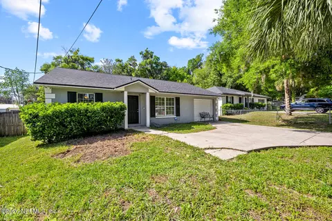 2005 St Johns Ave, Palatka, FL 32177