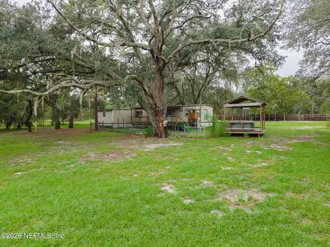 203 Pond Cir, Interlachen, FL 32148 photo 11