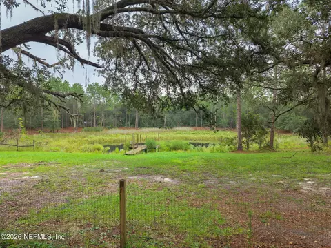 203 Pond Cir, Interlachen, FL 32148 photo 10