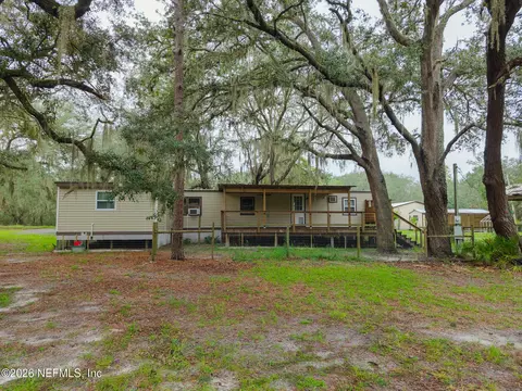 203 Pond Cir, Interlachen, FL 32148 photo 9